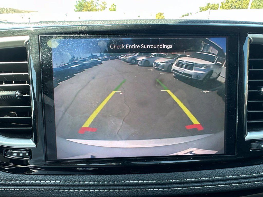 Used 2024 Chrysler Pacifica Limited FWD image 13