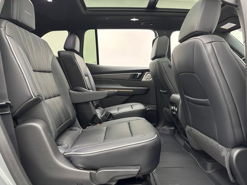 New 2026 Buick Enclave Avenir w/ Super Cruise Package FWD image 42