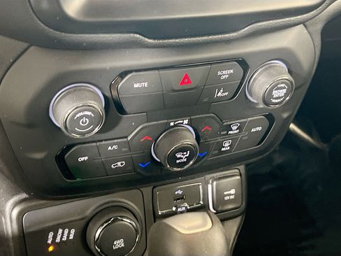 Used 2022 Jeep Renegade Altitude w/ Convenience Group image 16