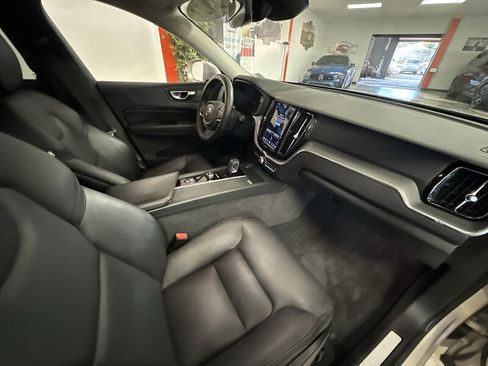 Used 2023 Volvo XC60 B5 Core AWD/4WD image 19