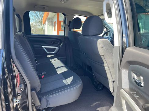 Used 2017 Nissan Titan SV AWD/4WD image 26