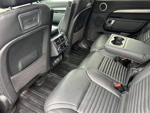 Certified 2024 Land Rover Discovery Dynamic SE image 11