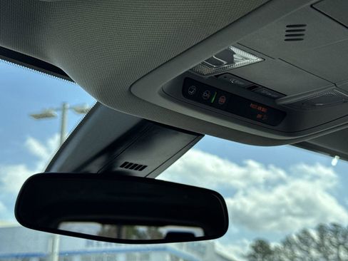 Used 2022 GMC Acadia SLE w/ Driver Convenience Package image 27