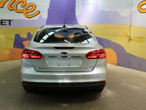 Used 2017 Ford Focus SE image 7