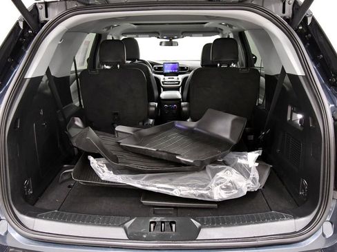 Used 2023 Ford Explorer XLT w/ Equipment Group 202A image 7