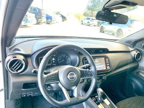 Used 2024 Nissan Kicks SR image 10