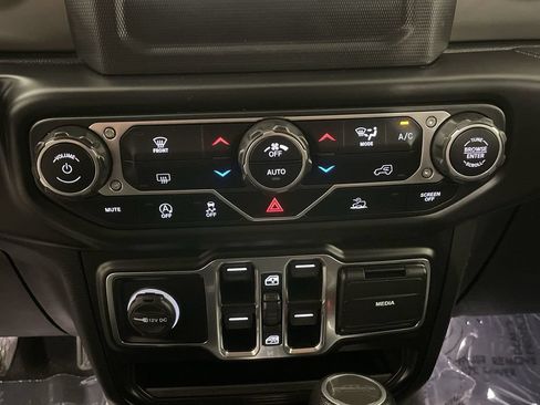 Used 2021 Jeep Gladiator Sport AWD/4WD image 11