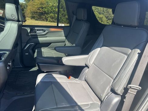 Used 2025 GMC Yukon Denali w/ Denali Reserve Package AWD/4WD image 31