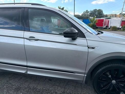 Used 2020 Volkswagen Tiguan SE R-Line w/ 3rd Row Seat Package AWD/4WD image 4
