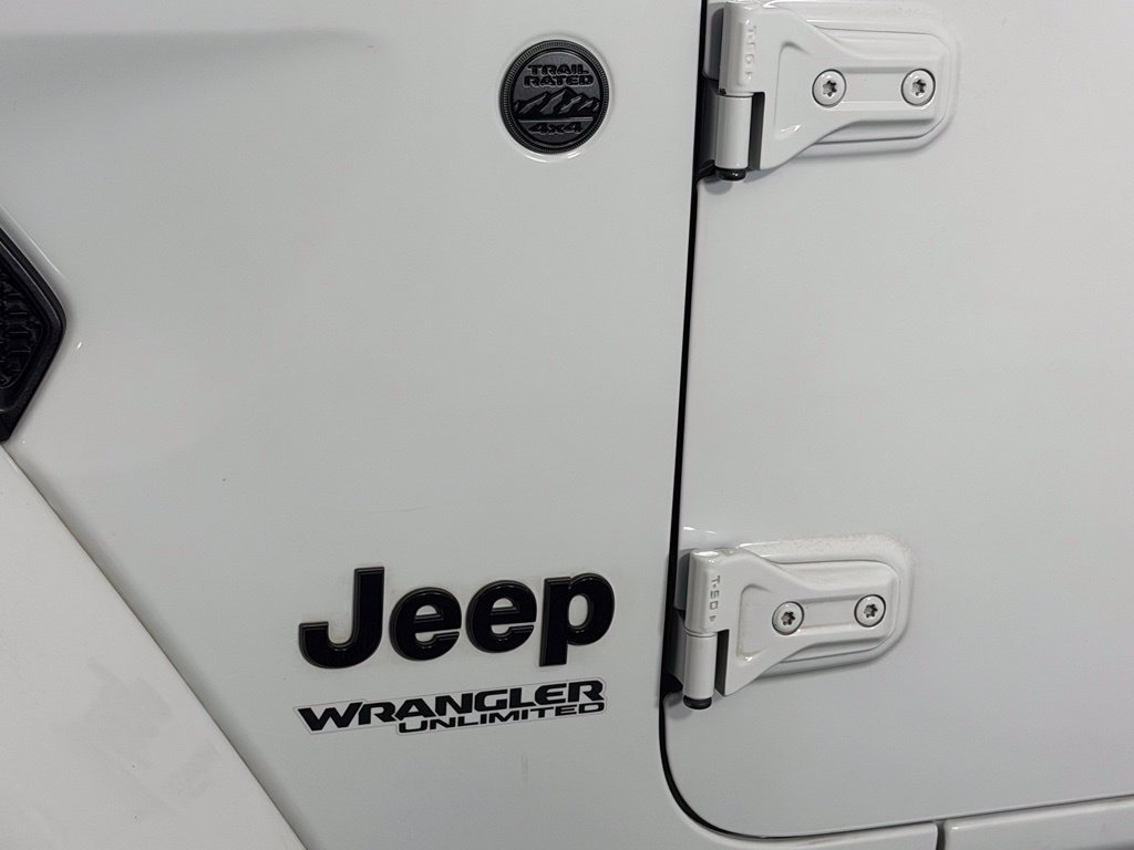 Used 2020 Jeep Wrangler Unlimited Sahara AWD/4WD image 12