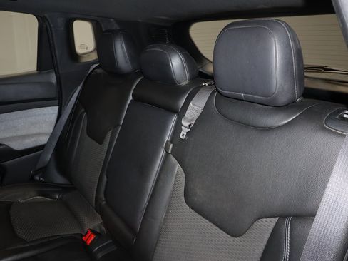 Used 2024 Jeep Compass Latitude image 21