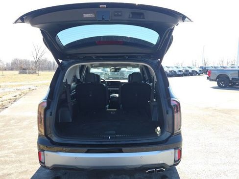 Used 2023 Kia Telluride EX w/ EX Captain's Chair Package image 10