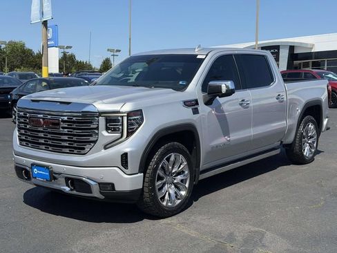 Used 2022 GMC Sierra 1500 Denali w/ Technology Package AWD/4WD image 4