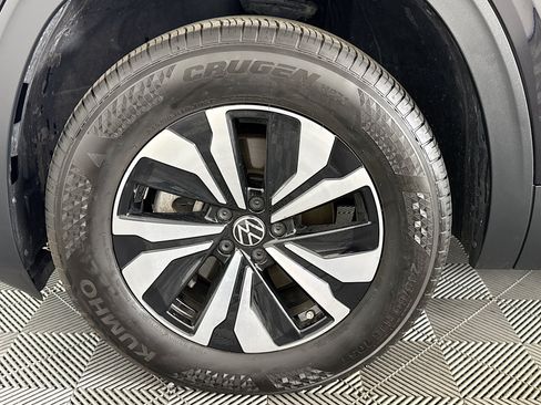 Used 2025 Volkswagen Atlas Cross Sport SE AWD/4WD image 36