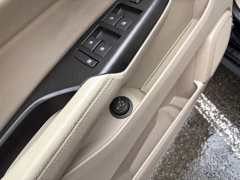 Used 2012 Cadillac SRX Luxury image 18