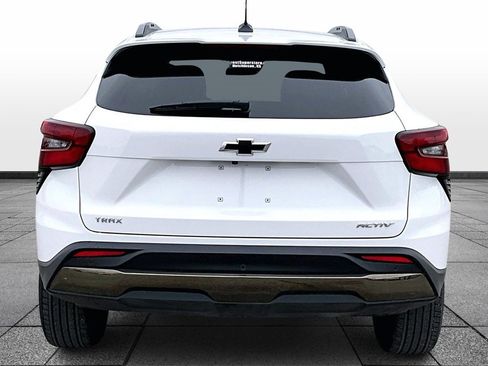 Used 2025 Chevrolet Trax ACTIV w/ Sunroof Package image 4