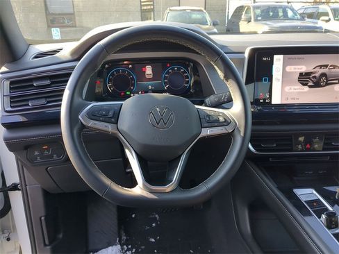 Used 2024 Volkswagen Atlas Cross Sport SE image 17