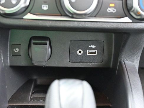 Used 2023 Nissan Versa SV FWD image 21