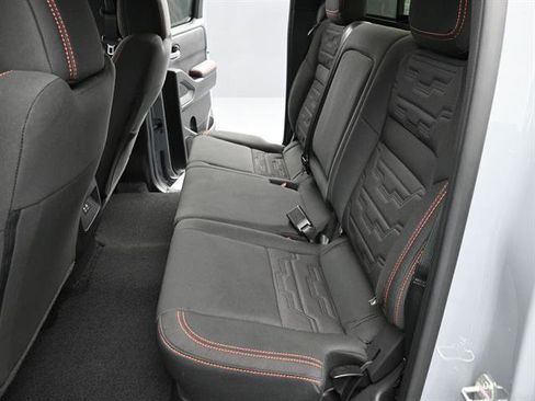 Used 2025 Nissan Frontier PRO-4X image 18