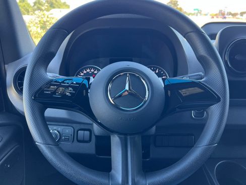 Used 2025 Mercedes-Benz Sprinter 2500 image 25