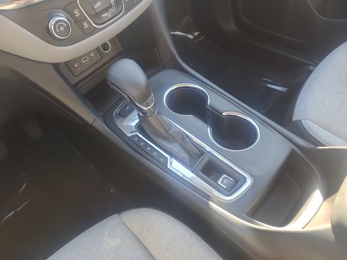 Used 2022 Chevrolet Equinox LS image 21