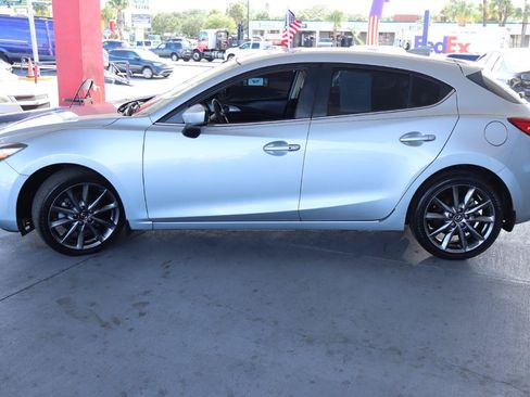 Used 2018 MAZDA MAZDA3 Touring FWD image 8