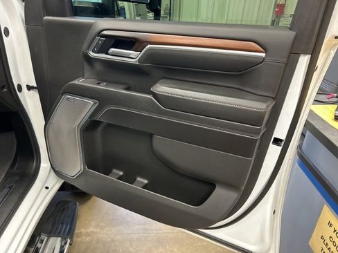 Used 2025 GMC Sierra 3500 Denali w/ Denali Reserve Package image 28