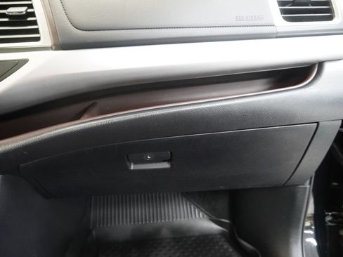 Used 2019 Toyota Highlander XLE AWD/4WD image 42