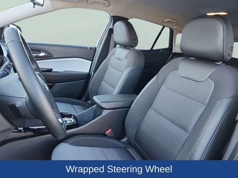 Certified 2025 Chevrolet Trax LT w/ Driver Confidence Package image 16