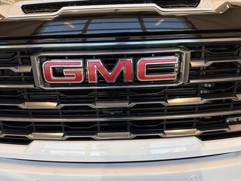 Used 2025 GMC Sierra 2500 AT4 AWD/4WD image 11