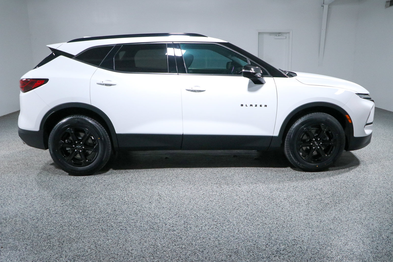 Used 2023 Chevrolet Blazer LT w/ Midnight/Sport Edition FWD image 6