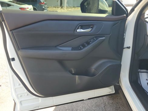 Used 2023 Nissan Rogue SV w/ SV Premium B Package image 17