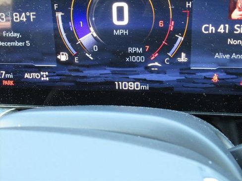 Certified 2025 Chevrolet Suburban High Country image 39