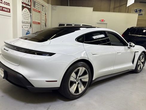 Used 2023 Porsche Taycan image 7