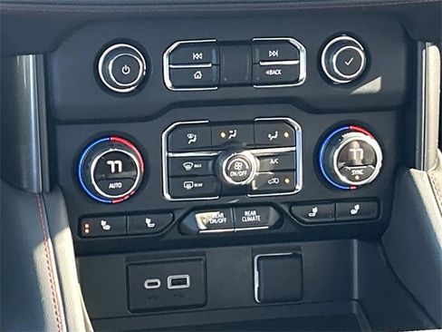 Used 2024 Chevrolet Suburban RST image 30