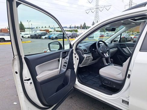 Used 2017 Subaru Forester 2.5i Premium image 10