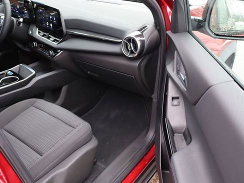 Used 2025 Chevrolet Equinox LT w/ Safety and Technology Package image 43