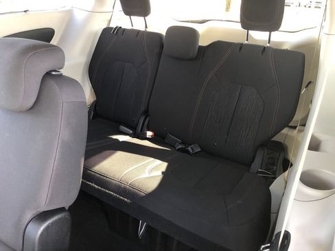 Used 2017 Chrysler Pacifica Touring Plus image 24