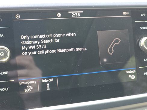 Used 2024 Volkswagen Taos SE w/ Panoramic Sunroof Package FWD image 5
