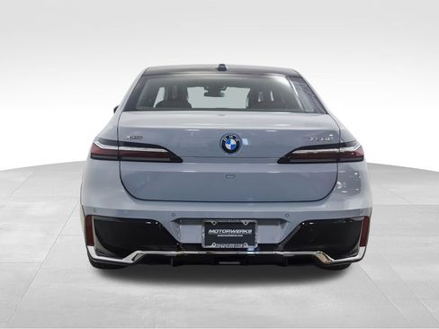 Used 2026 BMW 750e xDrive image 5