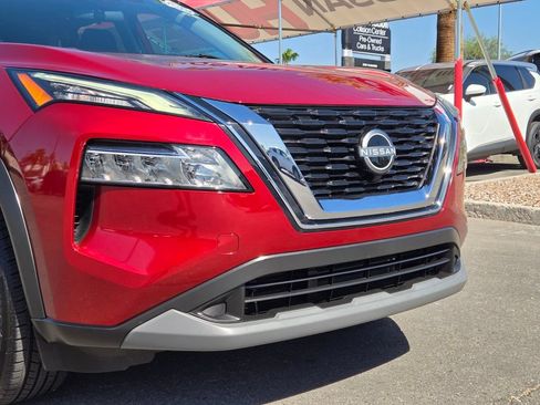 Used 2023 Nissan Rogue SV FWD image 2