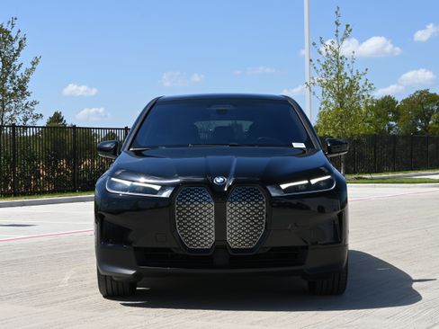 Certified 2024 BMW iX xDrive50 w/ Premium Package AWD/4WD image 3