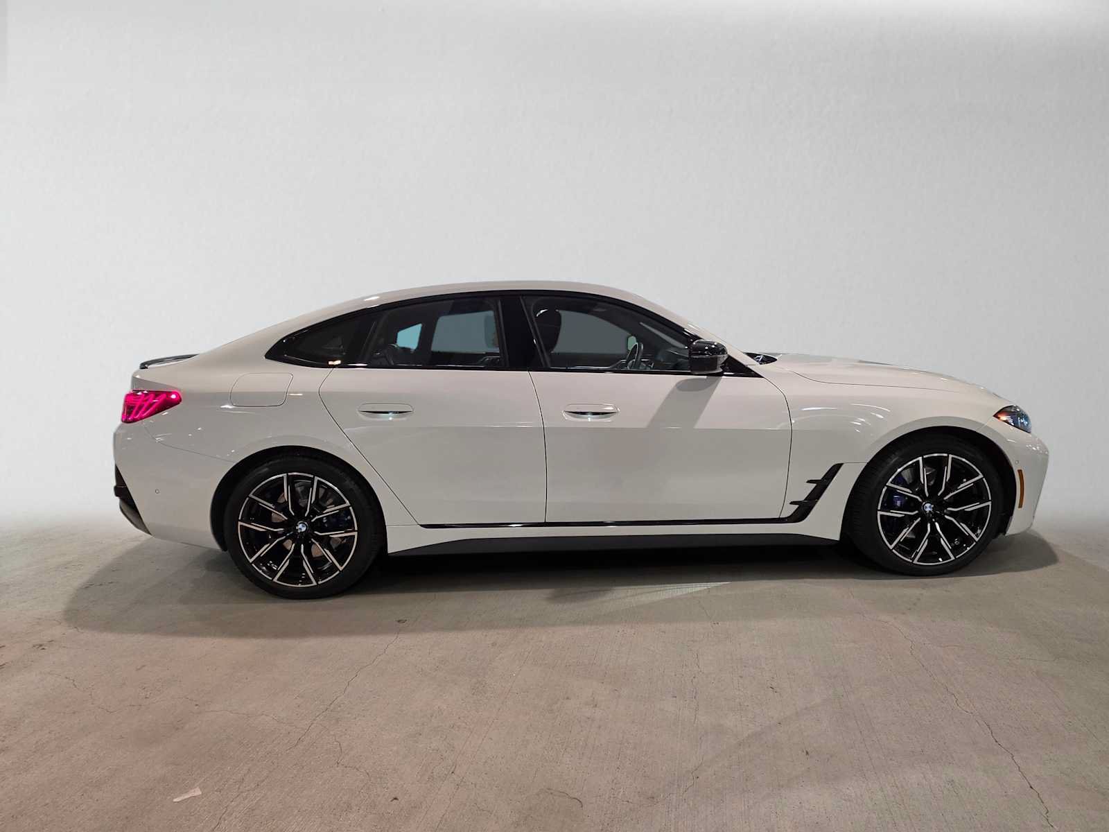 Used 2026 BMW i4 xDrive40i w/ M Sport Package AWD/4WD image 2