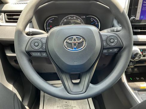 Used 2025 Toyota RAV4 XLE AWD/4WD image 33