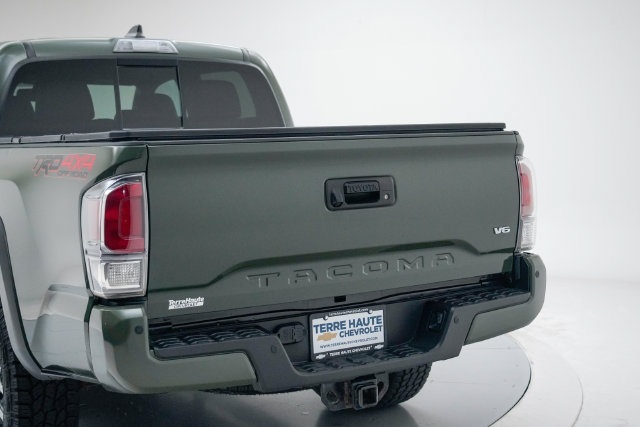 Used 2022 Toyota Tacoma TRD Off-Road w/ TRD Premium Off Road Package AWD/4WD image 4