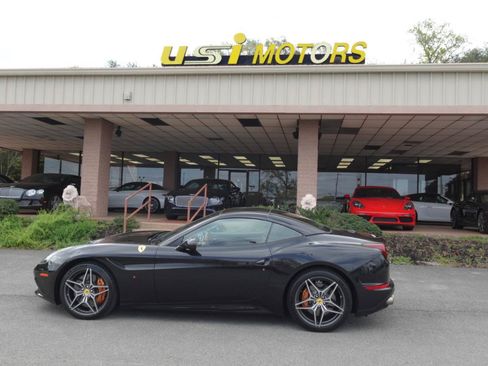 Used 2015 Ferrari California T RWD image 4