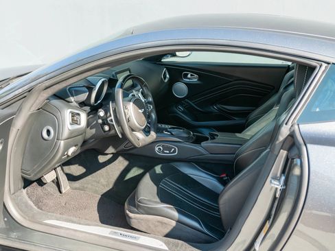 Used 2019 Aston Martin V8 Vantage Coupe image 10