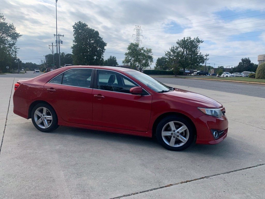 Used 2012 Toyota Camry SE FWD image 5
