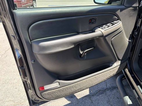 Used 2004 GMC Sierra 1500 SLE w/ Suspension Package, Off-Road AWD/4WD image 10
