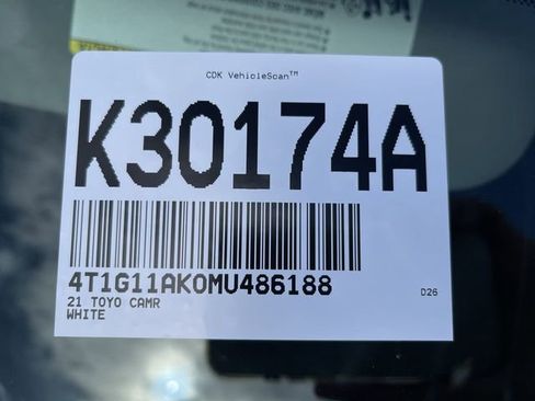 Used 2021 Toyota Camry SE w/ Cold Weather Package FWD image 11